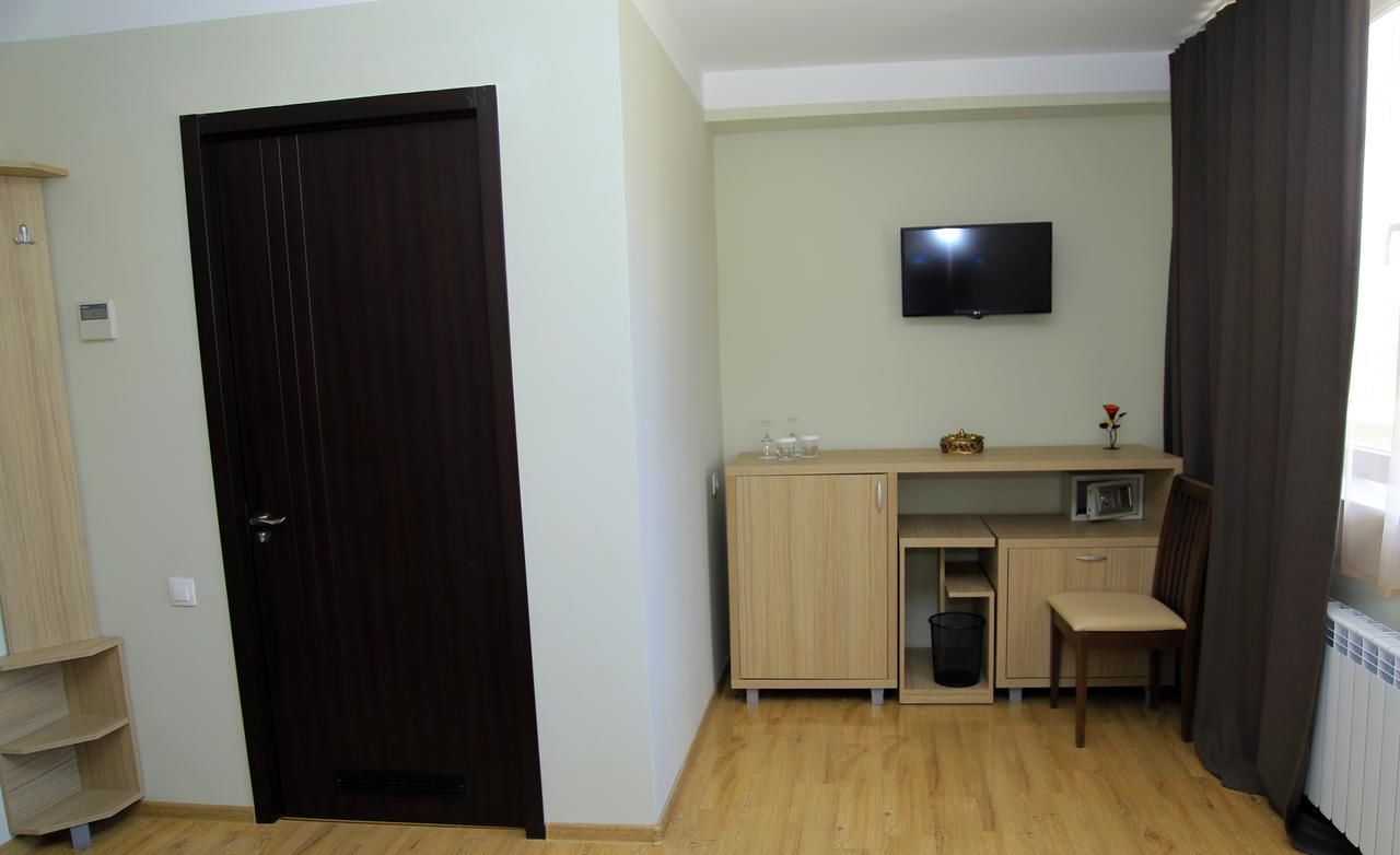 Отель Iveria Hotel Хашури