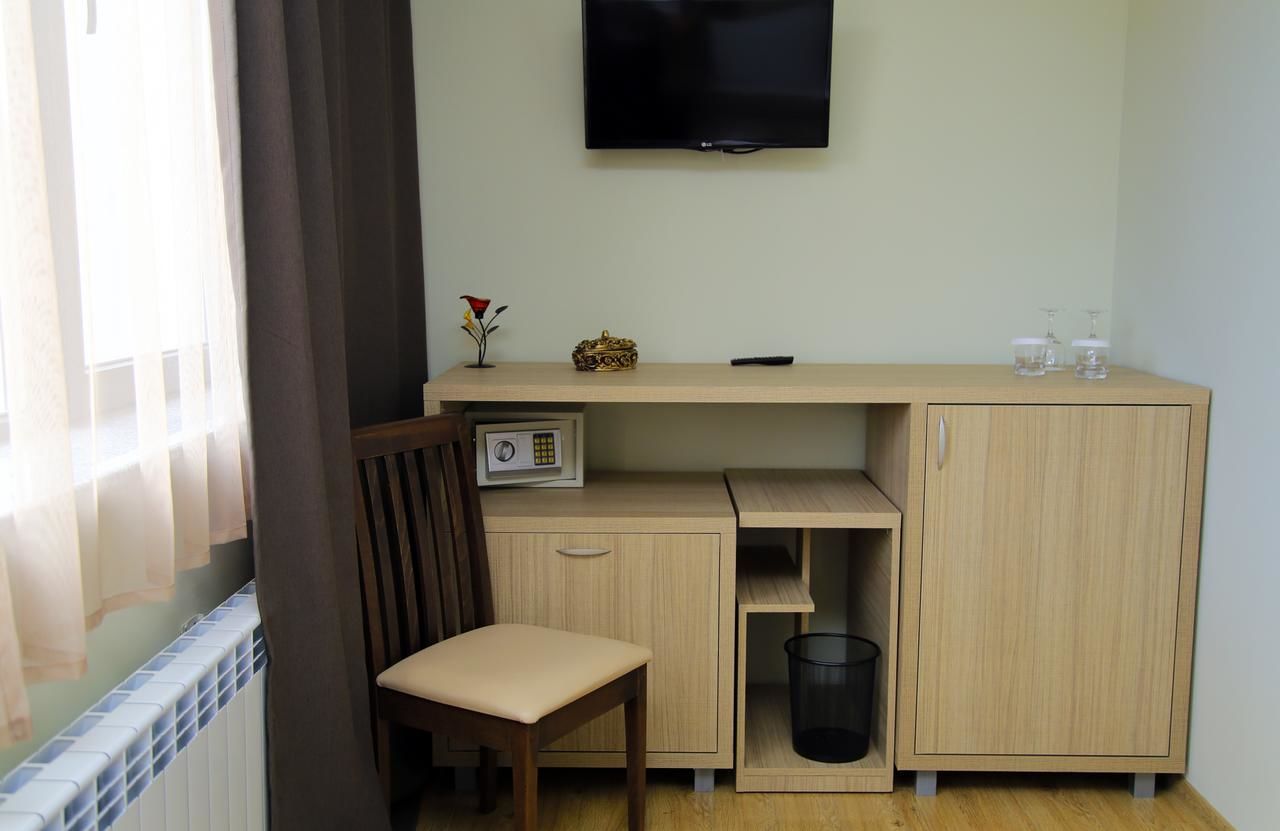 Отель Iveria Hotel Хашури