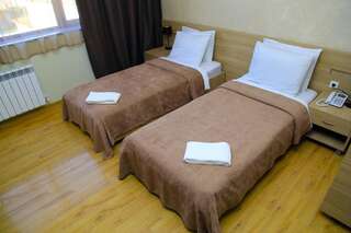 Отель Iveria Hotel Хашури Стандартный двухместный номер с 2 отдельными кроватями-3